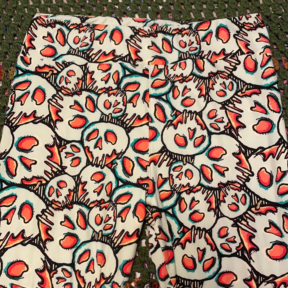 Tc2 poison apple lularoe leggings